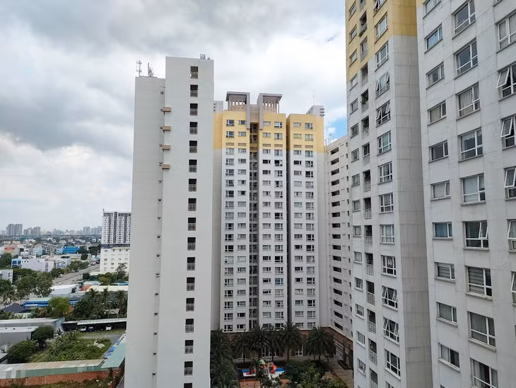 HoREA cho rằng, cần phải tập trung nỗ lực xây dựng, hoàn thiện chính sách về nhà ở xã hội của Dự thảo Luật Nhà ở (sửa đổi) để tháo gỡ vướng mắc, khó khăn về cơ chế, chính sách và nhiều vấn đề liên quan khác. Ảnh: Bảo Tín