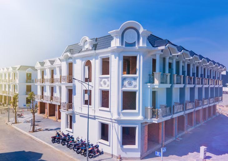 Nhu cầu mua tăng đồng nghĩa với giá trị bất động sản sẽ tăng theo, hai yếu tố này đang bổ trợ nhau khiến giá bất động sản Bình Dương lập đỉnh