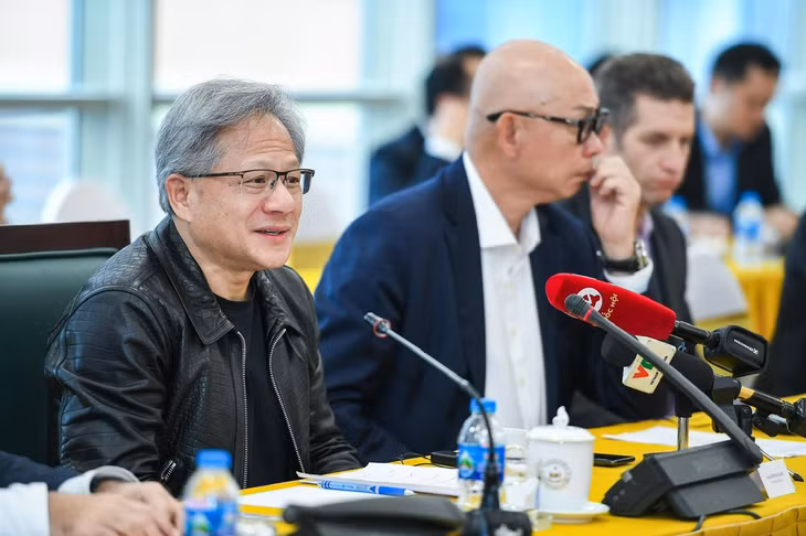 Ông Jensen Huang, Chủ tịch kiêm Tổng Giám đốc Tập đoàn NVIDIA chia sẻ tại Tọa đàm