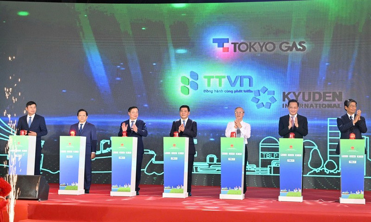 Các đại biểu tham dự khởi công Dự án Nhà máy Nhiệt điện LNG Thái Bình (ảnh: CP)