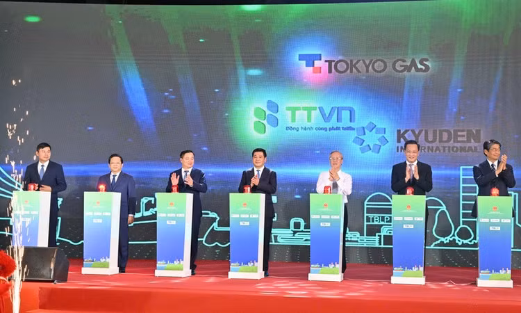 Các đại biểu tham dự khởi công Dự án Nhà máy Nhiệt điện LNG Thái Bình (ảnh: CP)