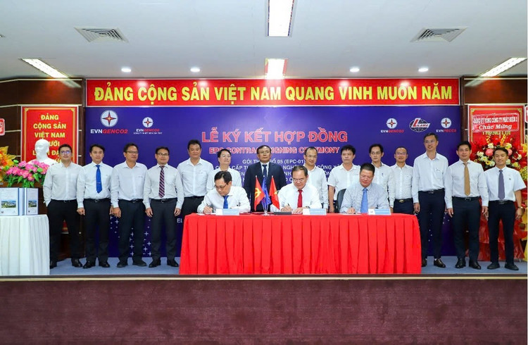 Lễ ký kết hợp đồng Gói thầu số 05 (EPC-1) Thiết kế, cung cấp thiết bị công nghệ và thi công xây dựng công trình chuyển đổi nhiên liệu Nhà máy Nhiệt điện Ô Môn I sử dụng khí Lô B (ảnh: EVNGENCO2) 