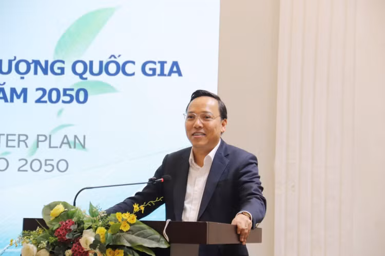 Thứ trưởng Bộ Công Thương Nguyễn Hoàng Long phát biểu tại Hội thảo