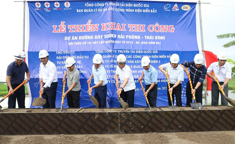 Đại diện Tổng công ty Truyền tải điện quốc gia và các đơn vị liên quan khởi công Dự án Đường dây 500kV Hải Phòng - Thái Bình (ảnh: EVNNPT)