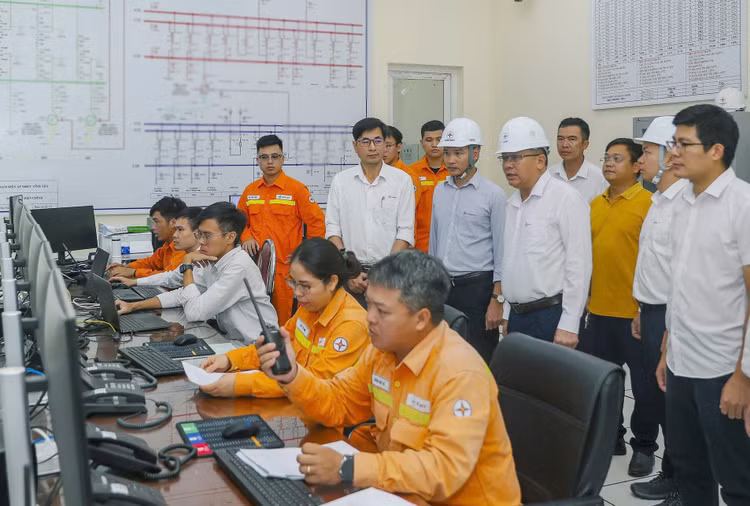 Dự án Đường dây 500kV Lào Cai - Vĩnh Yên đã được đóng điện thành công (ảnh: EVN)