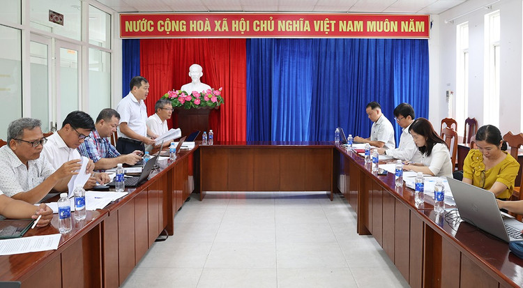 Tổng công ty Truyền tải điện quốc gia và Ban Quản lý dự án truyền tải điện làm việc với UBND phường Long Xuyên ngày 19/9 (ảnh: EVNNPT)