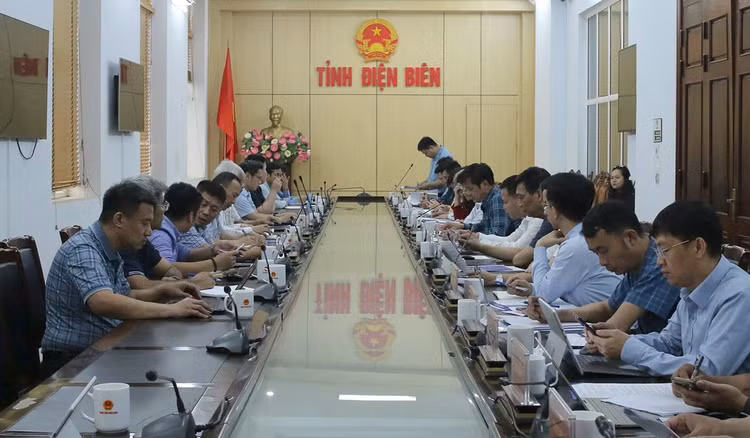 Lãnh đạo Tổng công ty Truyền tải điện Quốc gia làm việc với UBND tỉnh Điện Biên gỡ “nút thắt” mặt bằng Dự án Đường dây 220kV Sơn La - Điện Biên (ảnh: HL)