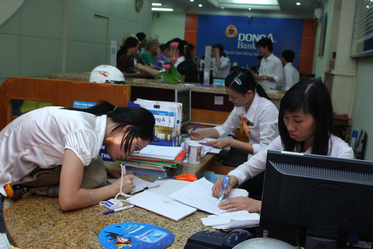 Năm 2015, mặt bằng lãi suất thị trường giảm khoảng 0,2 - 0,5%/năm Ảnh: Nhã Chi