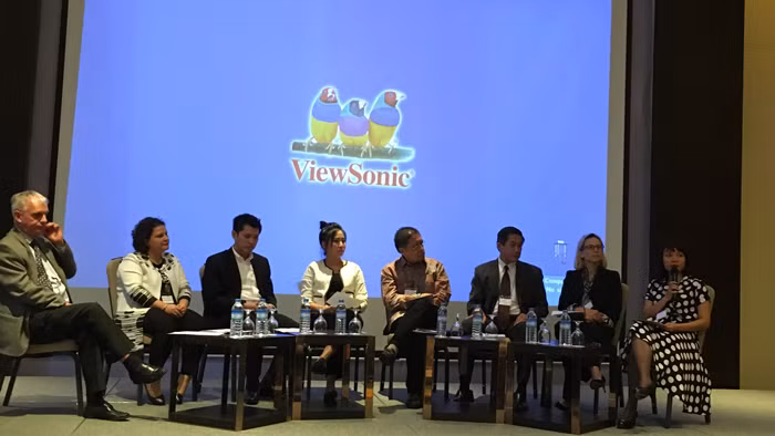 Chuyên gia đấu thầu các nước trong ASEAN chia sẻ cách thức giải quyết nhiều vấn đề gai góc trong đấu thầu. Ảnh: Bảo Long