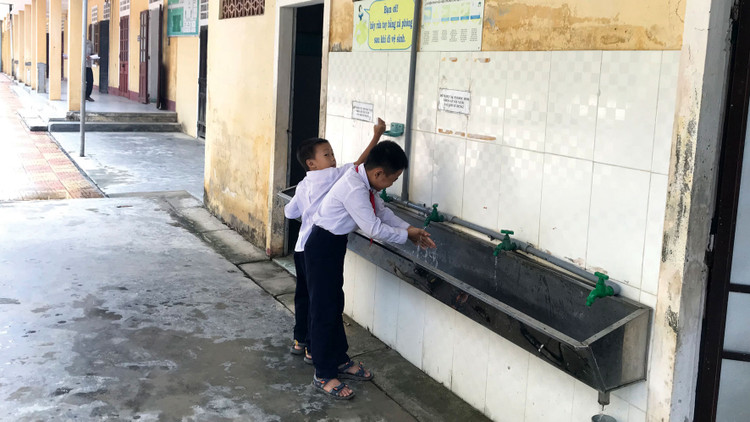 Gói thầu Thi công xây dựng công trình thuộc Dự án Nhà vệ sinh công cộng Trung tâm Y tế huyện Tân Yên lựa chọn nhà thầu qua mạng. Ảnh: NC st