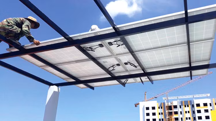 Đấu thầu phát triển các dự án điện mặt trời là hình thức lựa chọn nhà đầu tư công khai, minh bạch, tạo điều kiện cho mọi thành phần kinh tế tham gia dự án. Ảnh: Trung Thành