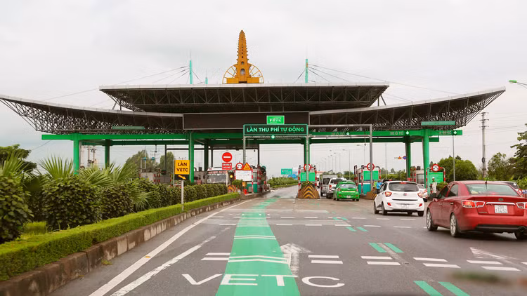 Dự án Thu phí tự động không dừng trên toàn quốc giai đoạn 1 đã thực hiện được 5 năm với tổng mức đầu tư 2.030 tỷ đồng. Ảnh: Lê Tiên