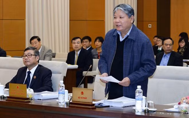 Bộ trưởng Bộ Tư pháp Hà Hùng Cường phản ánh lo ngại của Chính phủ là dự thảo Luật Tiếp cận thông tin quy định quá mở.