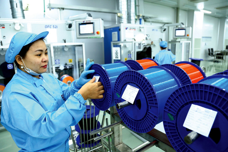 Cùng với việc đón đầu làn sóng dịch chuyển FDI, các đại biểu Quốc hội đề xuất nhiều giải pháp nhằm hỗ trợ doanh nghiệp trong nước phục hồi sau đại dịch. Ảnh: Lê Tiên