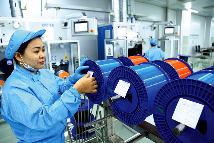 Cùng với việc đón đầu làn sóng dịch chuyển FDI, các đại biểu Quốc hội đề xuất nhiều giải pháp nhằm hỗ trợ doanh nghiệp trong nước phục hồi sau đại dịch. Ảnh: Lê Tiên