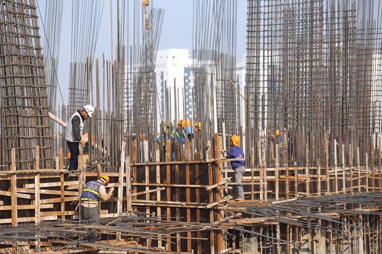 Nhiều HSMT đưa ra yêu cầu trái quy định của pháp luật về đấu thầu, phổ biến là yêu cầu nhân sự tham gia gói thầu phải “có xác nhận của cơ quan bảo hiểm xã hội về việc tham gia bảo hiểm xã hội”. Ảnh: Nhã Chi