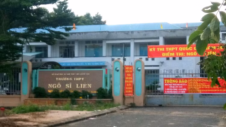 Theo phản ánh, khi nhà thầu đến Trường THPT Ngô Sĩ Liên thì không mua được HSMT do đang tổ chức thi tốt nghiệp phổ thông quốc gia, nên không có người để bán HSMT