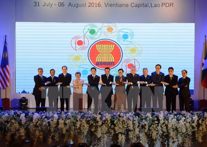 Các Bộ trưởng và Thứ trưởng chụp ảnh chung tại Hội nghị. (Nguồn: THX/TTXVN)