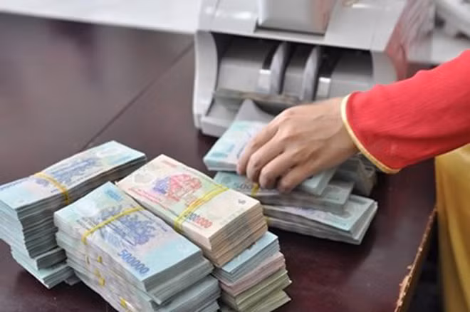 Các ngân hàng đang cố gắng tiết giảm tối đa chi phí hoạt động để tăng lợi nhuận.