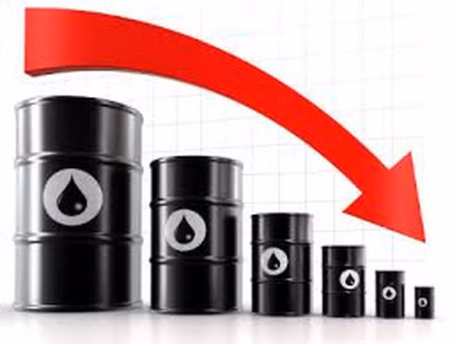 Giá dầu tăng mạnh khiến đồng USD cao ngất ngưởng