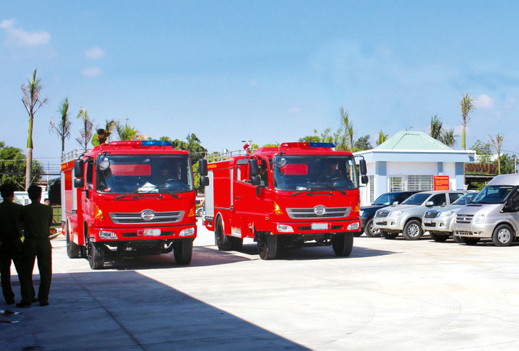 Gói thầu số 05 có nội dung chính là cung cấp 6 xe chữa cháy nước thuốc, 1 xe thang chữa cháy 56m và 2 xe chỉ huy chữa cháy. Ảnh: Hoài Tâm