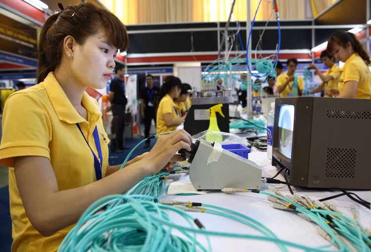 6 tháng đầu năm 2018, có hơn 64.500 DN đăng ký thành lập với tổng vốn đăng ký 648.967 tỷ đồng. Ảnh: Lê Tiên