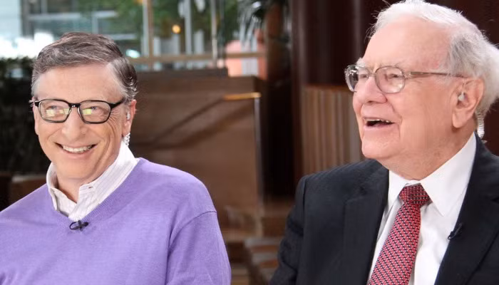Tỷ phú Bill Gates (trái) và Warren Buffett - Ảnh: CNBC.