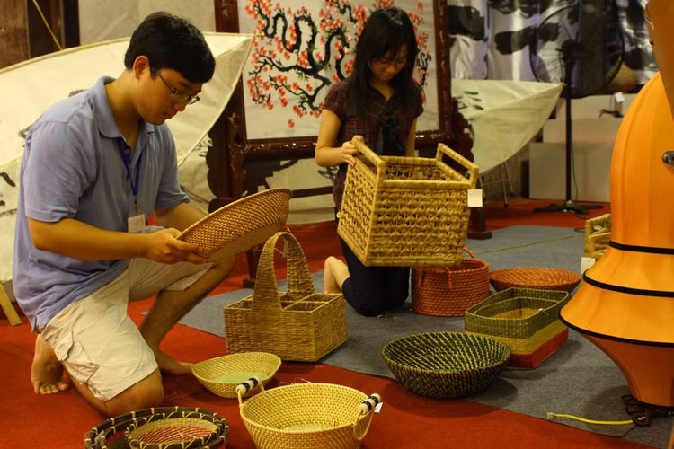 65% doanh nghiệp siêu nhỏ cho biết có tình trạng nhũng nhiễu khi giải quyết thủ tục hành chính cho doanh nghiệp. Ảnh: Tất Tiên