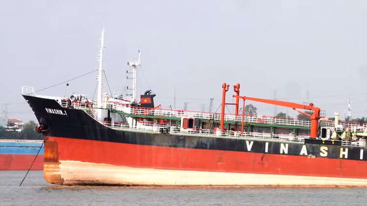 Thông qua việc mua 3 con tàu và cho thuê tàu, Giang Kim Đạt đã chiếm đoạt 260 tỷ đồng hoa hồng của Vinashinlines. Ảnh: Thùy Dương