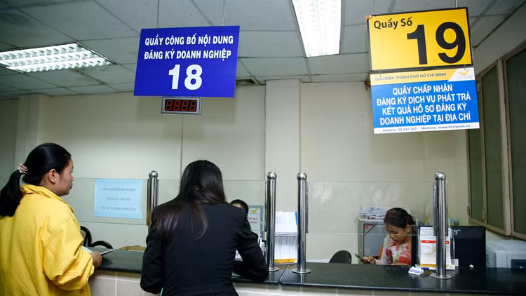 Nhiều doanh nghiệp đã lợi dụng “kẽ hở” trong thủ tục về thành lập, kinh doanh, tạm ngừng, ngừng hoạt động, giải thể, phá sản doanh nghiệp để trục lợi. Ảnh: Lê Tiên