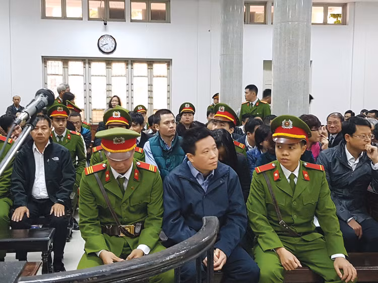 Bị cáo Hà Văn Thắm thừa nhận là người chịu trách nhiệm cao nhất đối với khoản vay 500 tỷ đồng của Công ty Trung Dung. Ảnh: VnExpress