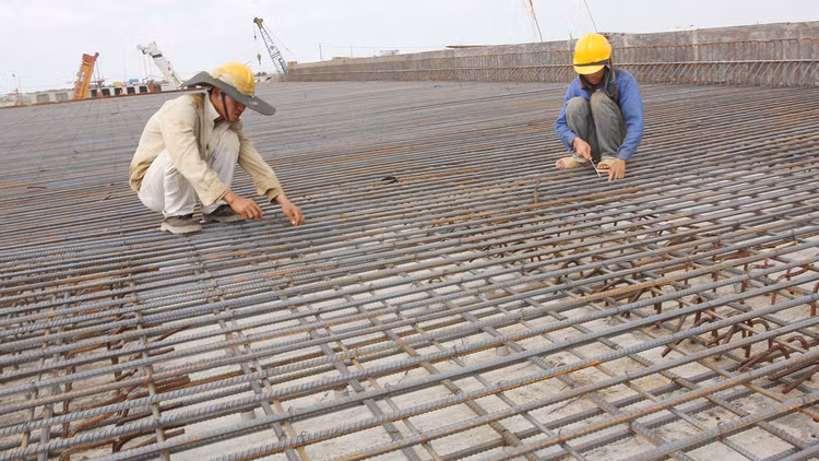 Tỷ trọng chi đầu tư phát triển so với GDP giảm mạnh trong vài năm gần đây. Ảnh: Tường Lâm