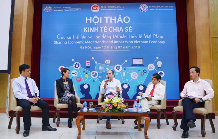 Lúng túng trong cách thức quản lý mô hình mang tính chất kinh tế chia sẻ làm ảnh hưởng đến quyền lợi và nghĩa vụ của các bên tham gia cung cấp dịch vụ. Ảnh: Lê Tiên