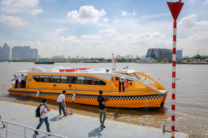 Bên trong tàu buýt đường sông đầu tiên ở Sài Gòn