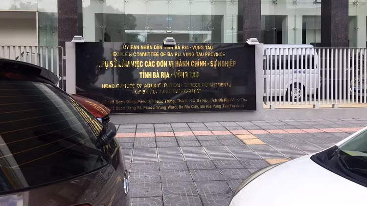 Một số nhà thầu phản ánh bị gây khó dễ trong việc mua HSMT Gói thầu 14A và Gói thầu 14B nên đành “bỏ cuộc” không tham dự đấu thầu