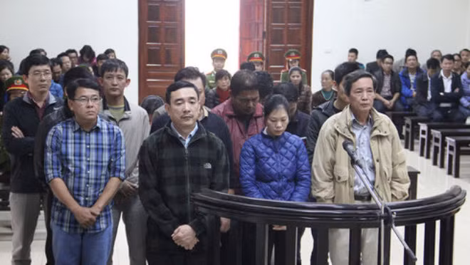 ​Buôn lậu gần 7.700 tấn dầu, chủ mưu lĩnh án 19 năm tù