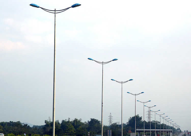 Nhà thầu Tân Phước Thành từng trúng nhiều gói thầu xây lắp, thi công đường và hệ thống chiếu sáng tại tỉnh Vĩnh Long. Ảnh: Phú An