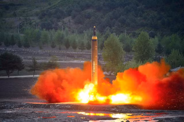 Tên lửa của Triều Tiên trong vụ phóng hồi tuần trước (Ảnh: Reuters)