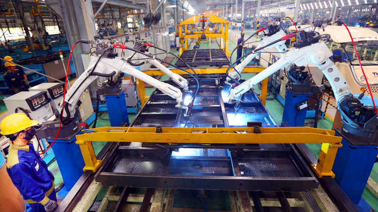 Cách mạng công nghiệp 4.0 sẽ cuốn tất cả doanh nghiệp vào một vòng xoáy cạnh tranh mạnh mẽ để rồi lập lại một trật tự mới. Ảnh: Lê Tiên