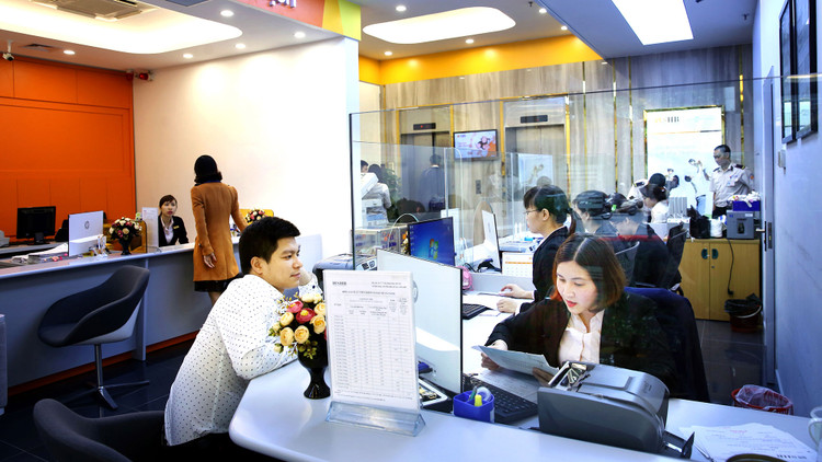 Đến cuối tháng 1/2019, tỷ lệ sử dụng vốn ngắn hạn cho vay trung, dài hạn của các ngân hàng thương mại nhà nước là 31,56%, của các ngân hàng thương mại cổ phần là 32,94%. Ảnh: Lê Tiên