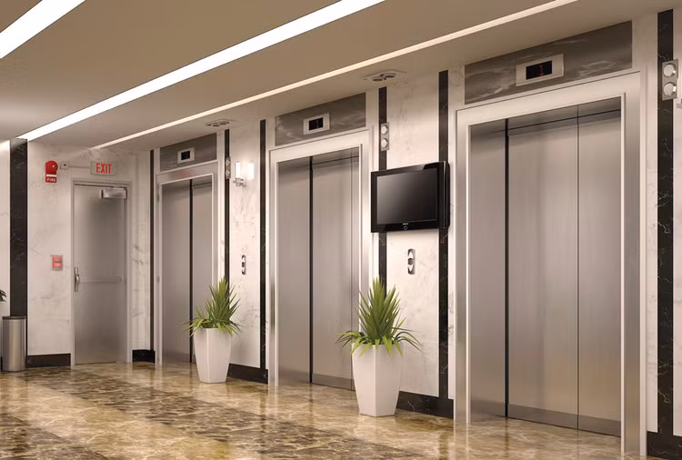 Gói thầu mua sắm thang máy vận chuyển bệnh nhân, khách hàng và tải hàng thuộc Dự án Đầu tư xây dựng cải tạo, nâng cấp Bệnh viện Đa khoa Vĩnh Long. Ảnh: V.L