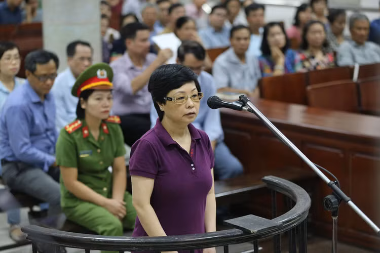 Bị cáo Châu Thị Thu Nga tại phiên tòa xét xử. Ảnh: Doãn Tấn