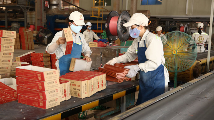 Cần coi việc xử lý kiến nghị của DN là biện pháp mạnh mẽ thúc đẩy quá trình thực thi pháp luật, tạo môi trường kinh doanh thuận lợi cho DN. Ảnh: Lê Tiên