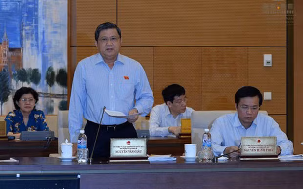 Chủ nhiệm Ủy ban Kinh tế Nguyễn Văn Giàu nêu những diễn biến mới, những khó khăn, thách thức của nền kinh tế.