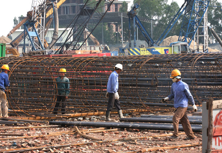 Các tiêu chí đánh giá nhà thầu xây lắp của Bộ Giao thông vận tải dựa trên thực tế trên công trường. Ảnh: Nhã Chi