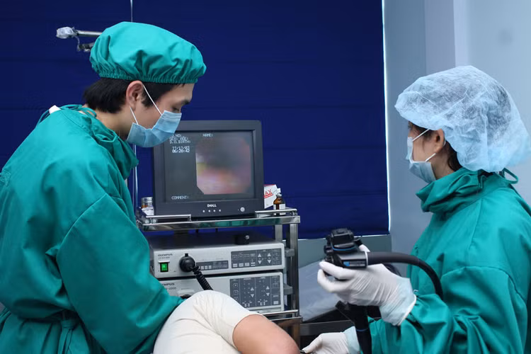 Với những lĩnh vực thiết yếu như giáo dục, y tế, xử lý rác thải..., sau khi chuyển đổi đơn vị sự nghiệp công lập thành công ty cổ phần, Nhà nước cần quản lý giá nhằm bảo đảm quyền tiếp cận dịch vụ của người dân. Ảnh: Tiên Giang