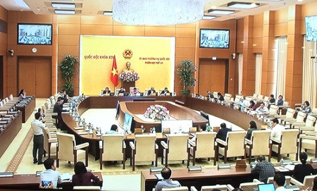 Phiên họp thứ 33 của UBTVQH đã hoàn thành chương trình đề ra và bế mạc vào sáng 19/4. Ảnh: VGP/Nguyễn Hoàng