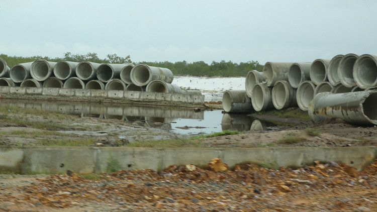 Kiểm tra hiện trường một số gói thầu đang thi công tại Hải Dương cho thấy không có chỉ huy trưởng công trường tại thời điểm kiểm tra. Ảnh: Tiên Giang