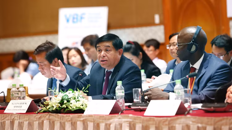 Bộ trưởng Bộ Kế hoạch và Đầu tư Nguyễn Chí Dũng cho rằng, cộng đồng DN Việt Nam bao gồm DN trong nước và DN nước ngoài là động lực quan trọng góp phần đưa nền kinh tế Việt Nam trong thời gian qua liên tục tăng trưởng ở mức cao. Ảnh: Lê Tiên
