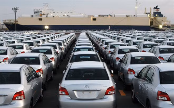 Giới chuyên gia kinh tế cho rằng đồng Yên tăng giá là nguyên nhân chính khiến xuất khẩu tháng 4 của Nhật sụt giảm mạnh - Ảnh: Bloomberg.